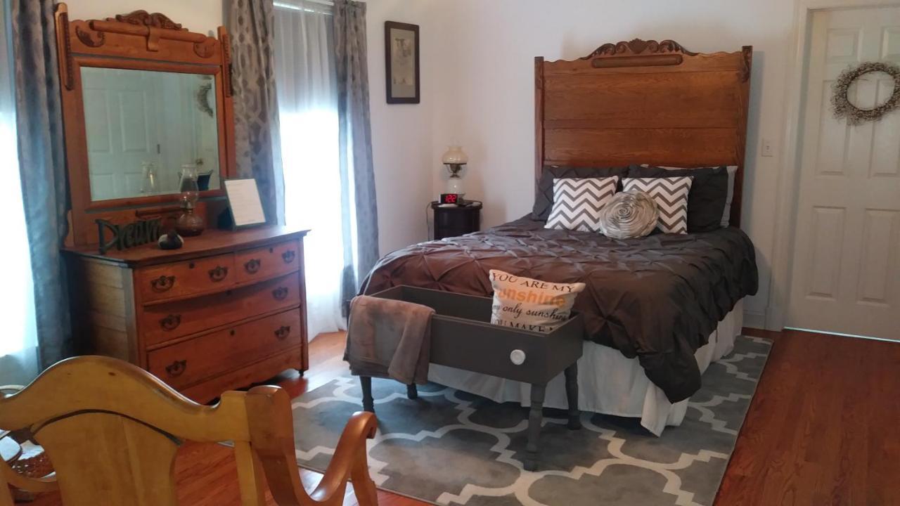 East New Market Marvels On The Creek Bed & Breakfast エクステリア 写真