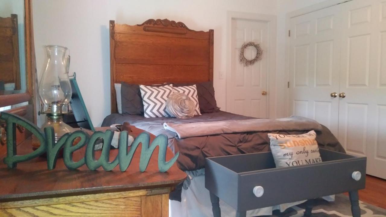 East New Market Marvels On The Creek Bed & Breakfast エクステリア 写真