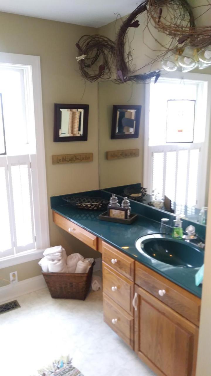 East New Market Marvels On The Creek Bed & Breakfast エクステリア 写真